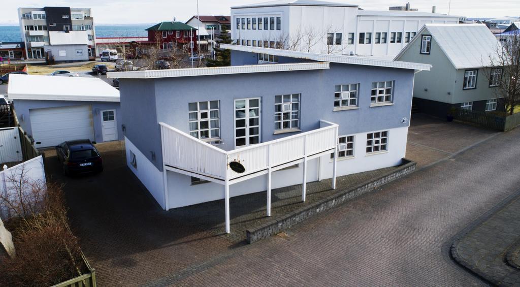 A. Bernhard Guest House Keflavík Eksteriør bilde